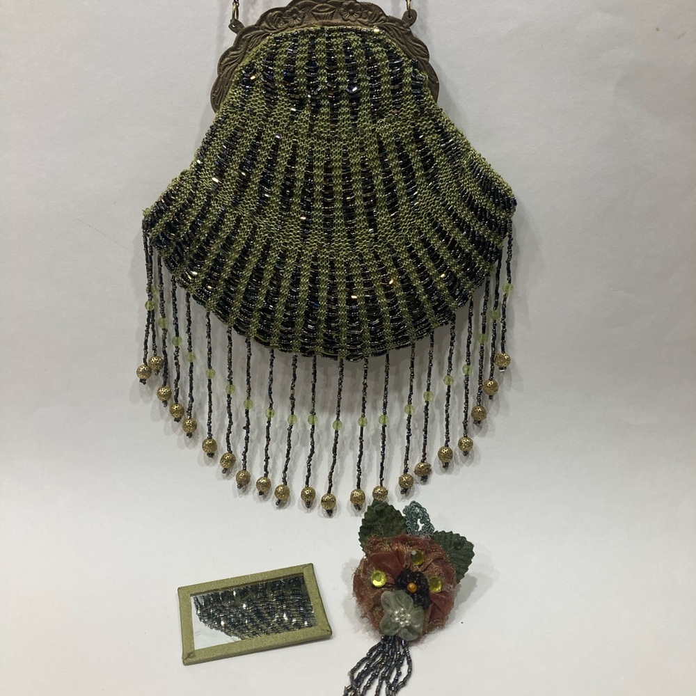 WAYNE KLESKI GREEN BEADED PURSE - Picture 8 of 13